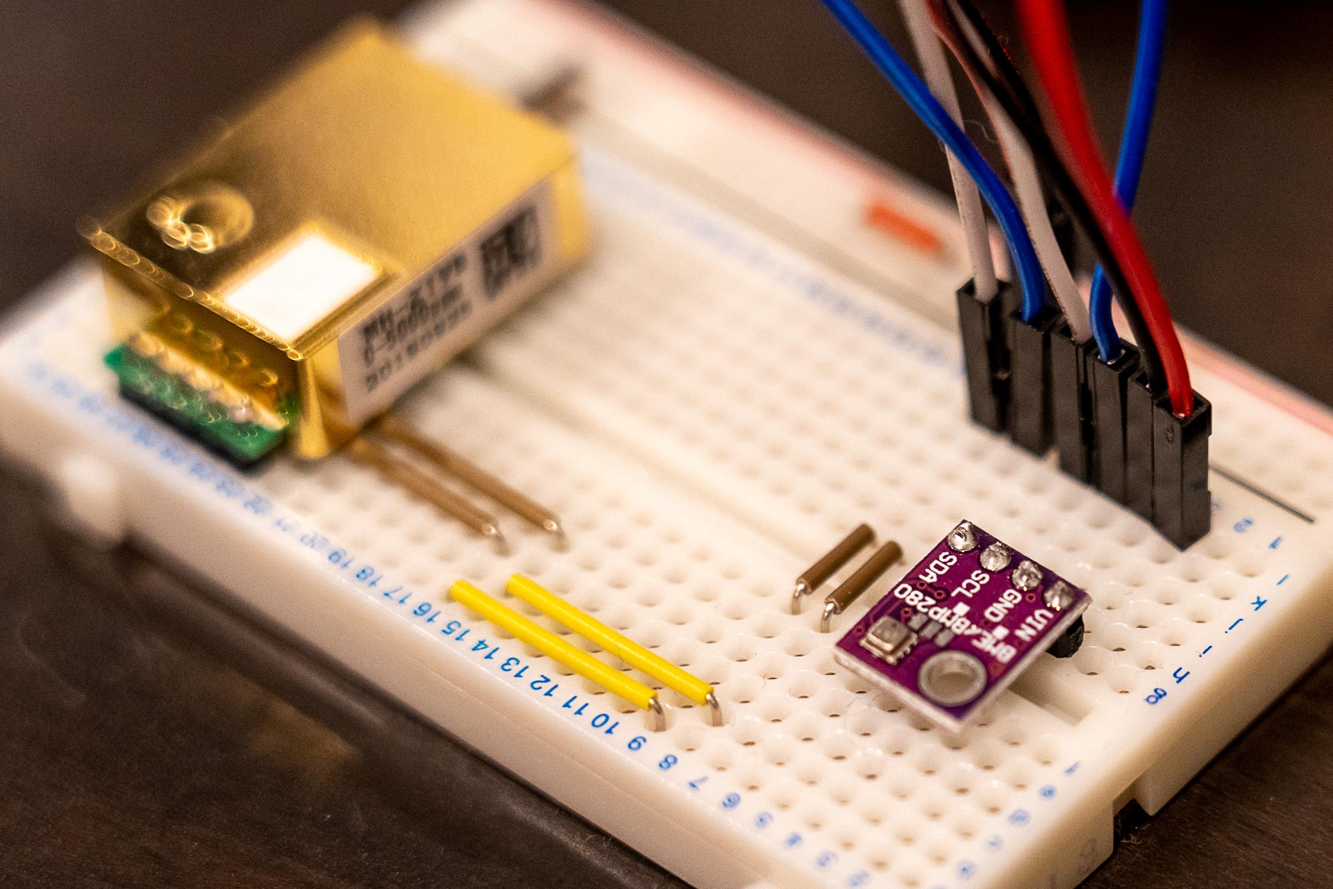 家のお手軽空調センサ群。Raspberry Pi 経由で EdgeX Foundry に値を集約している。