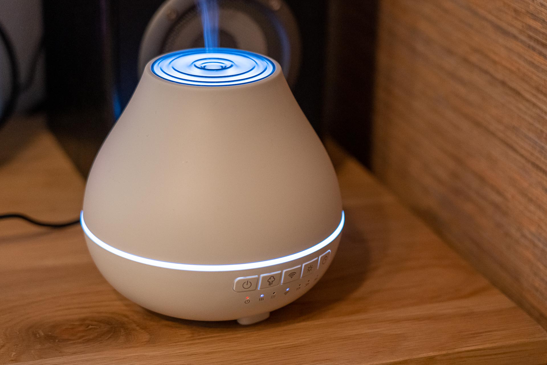 家の加湿器。EdgeX Foundry から AWS などいろいろ経由して制御される。