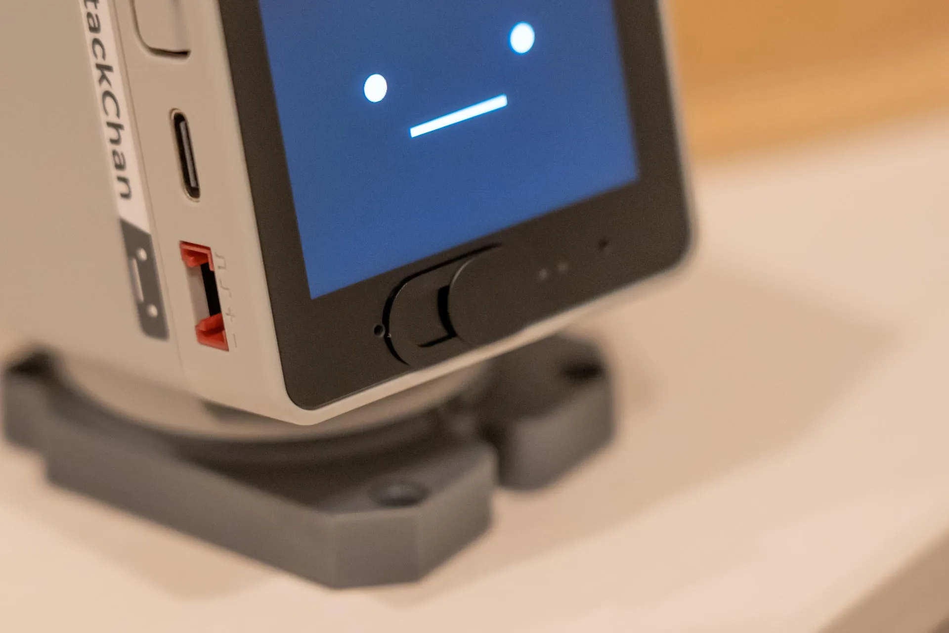 スマートフォンのフロントカメラなどに貼るようなやつ